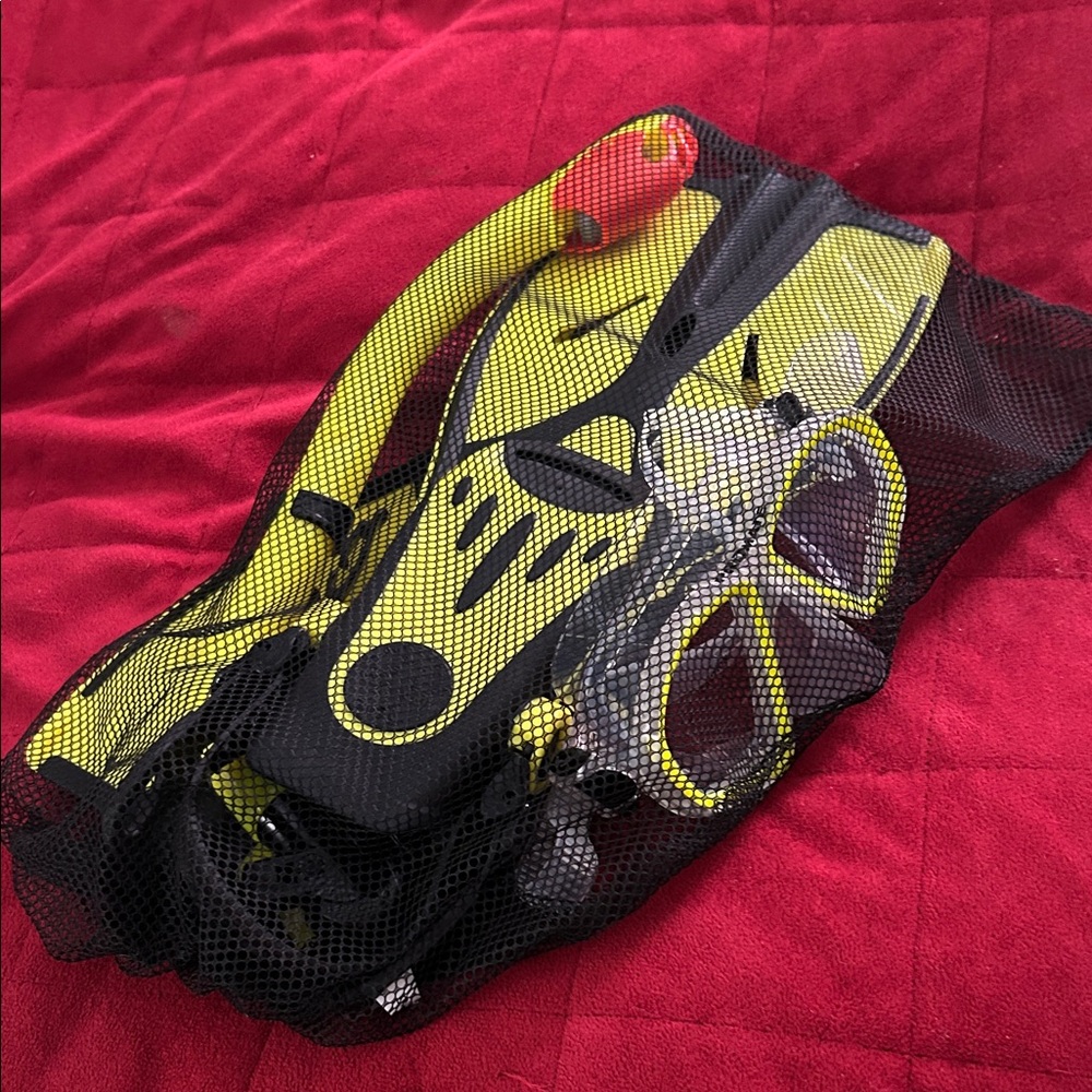 Child Yellow and Black Snorkeling Set